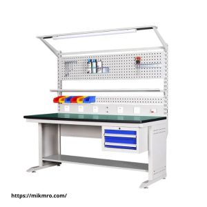 Bàn thao tác cơ khí thiết kế chắc chắn, khung thép sơn tĩnh điện bền bỉ, phù hợp cho xưởng sản xuất và phòng kỹ thuật.