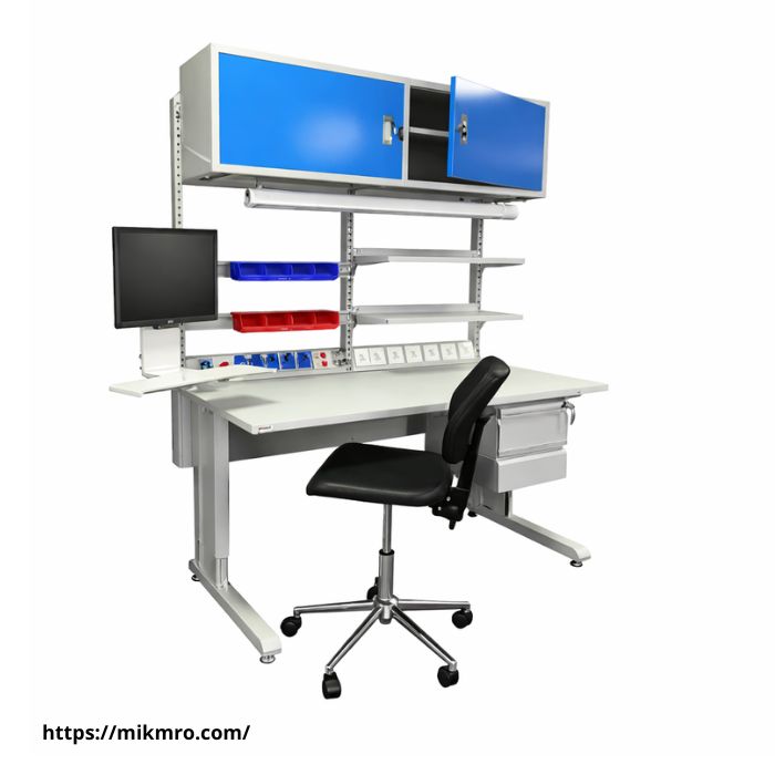 Bàn thao tác cơ khí thiết kế chắc chắn, khung thép sơn tĩnh điện bền bỉ, phù hợp cho xưởng sản xuất và phòng kỹ thuật.