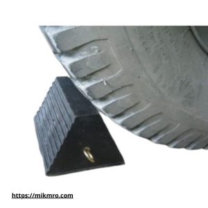 Cục chặn bánh xe hay còn gọi là gờ chắn bánh xe là thiết bị hỗ trợ an toàn giúp giữ cố định phương tiện khi dừng, đỗ xe, nhất là ở những khu vực có độ dốc. Với kết cấu bền chắc và khả năng chặn bánh hiệu quả, sản phẩm giúp ngăn xe trôi hoặc lăn bánh bất ngờ, giảm rủi ro tai nạn và đảm bảo an toàn khi đỗ xe.