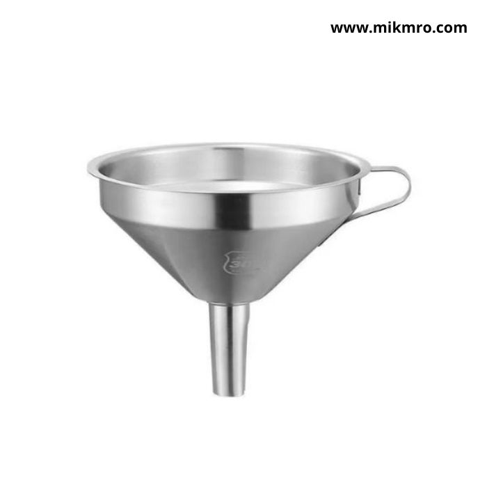 Phễu Inox 304 có độ bền bỉ cao, chống oxy hóa và an toàn khi tiếp xúc thực phẩm. Sản phẩm phù hợp sử dụng trong nhà bếp gia đình, quán ăn, nhà hàng...